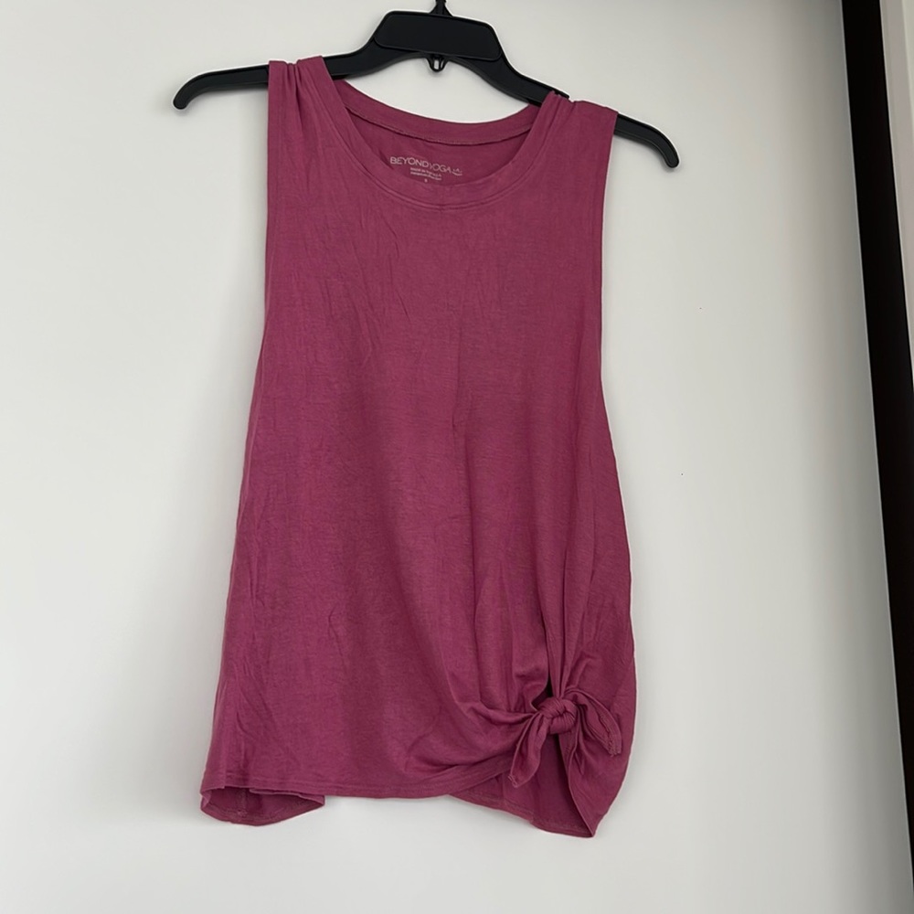 Beyond Yoga Women's Sleeveless Knot-Front Tank Top - Berry Pink